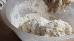 Pate a pizza facile a la main